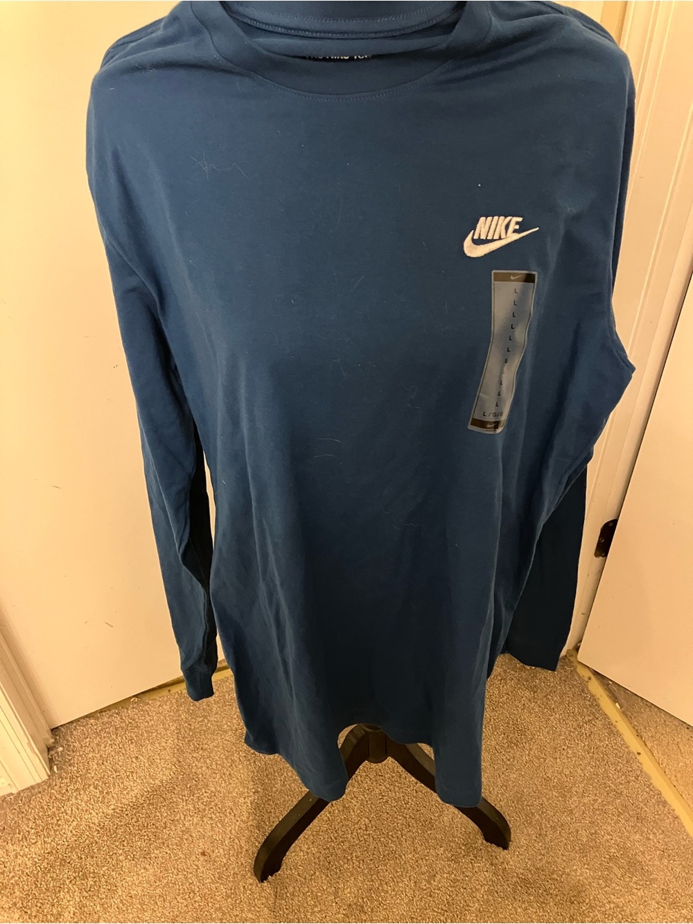 NWT Men’s Nike long sleeved blue tee shirt